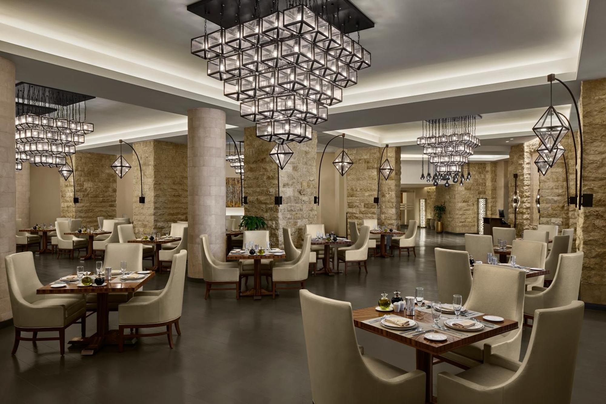 ฮิลตัน มักกะฮ์ คอนเวนชั่น โฮเต็ล Hotel Mecca ภายนอก รูปภาพ The restaurant's interior