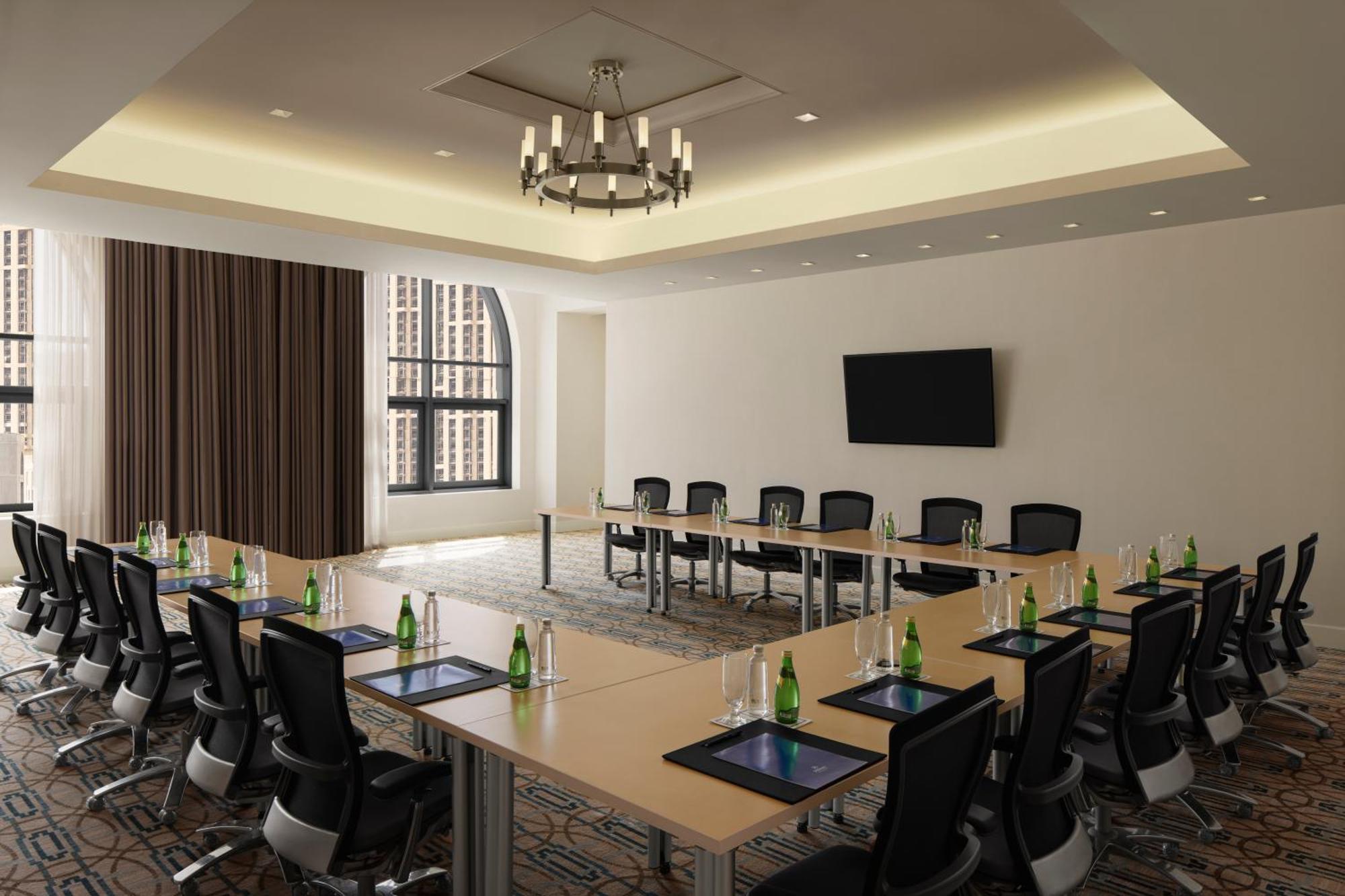 ฮิลตัน มักกะฮ์ คอนเวนชั่น โฮเต็ล Hotel Mecca ภายนอก รูปภาพ A meeting room at the hotel