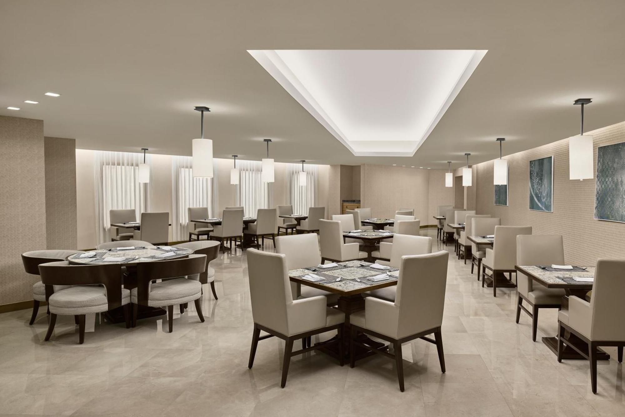 ฮิลตัน มักกะฮ์ คอนเวนชั่น โฮเต็ล Hotel Mecca ภายนอก รูปภาพ The restaurant's interior