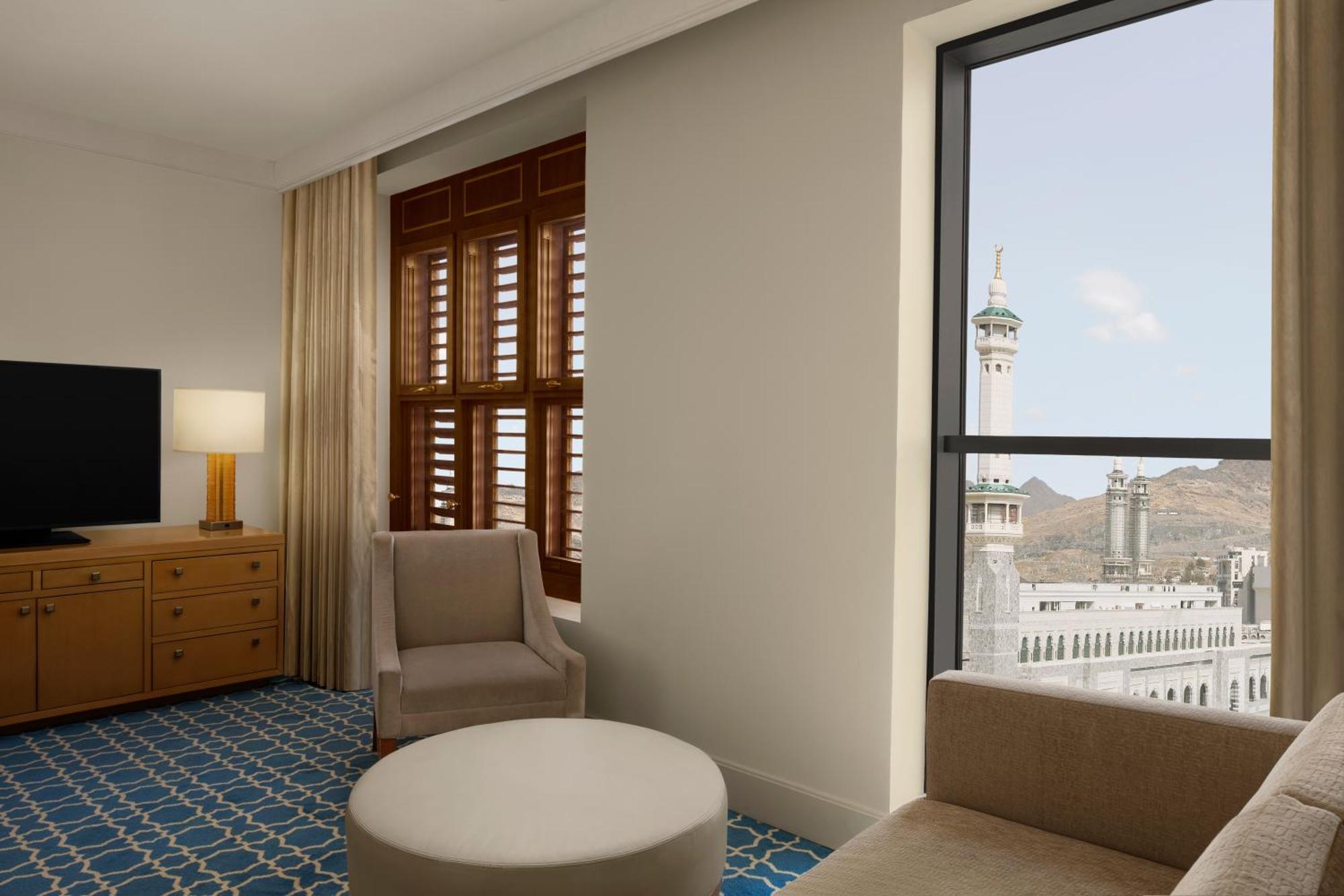 ฮิลตัน มักกะฮ์ คอนเวนชั่น โฮเต็ล Hotel Mecca ภายนอก รูปภาพ A view of the Sana'a skyline from a guest room at the Ritz-Carlton Riyadh