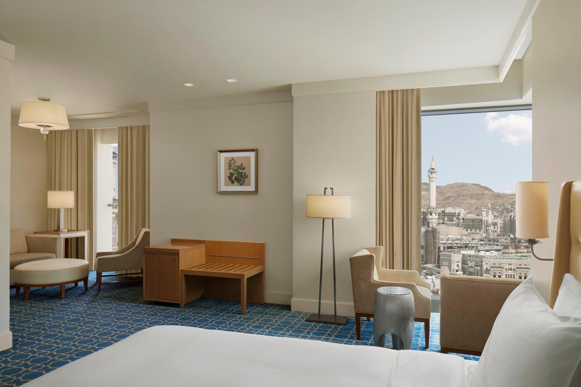 ฮิลตัน มักกะฮ์ คอนเวนชั่น โฮเต็ล Hotel Mecca ภายนอก รูปภาพ A view of the San Francisco skyline from a guest room at the Ritz-Carlton, San Francisco